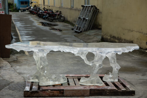 Glacier Cavern Resin Table - 图片 3