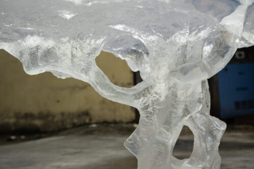 Glacier Cavern Resin Table - 图片 5