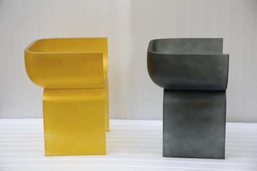 Amber Glow Resin Chair - 图片 4